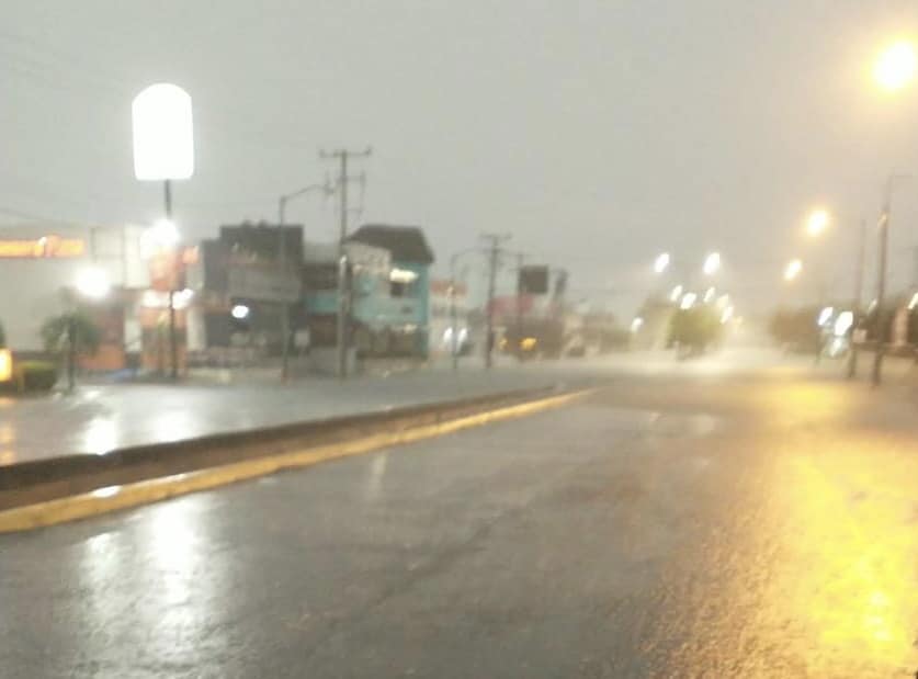 Las lluvias sorprendieron esta mañana a los mazatlecos. FOTO: Luz Noticias.