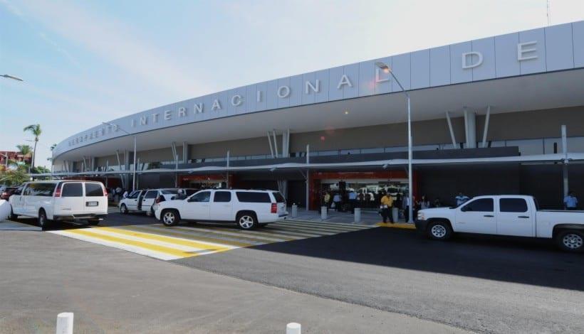 Aeropuerto de Mazatlán reactiva sus vuelos pese a la fuerte lluvia