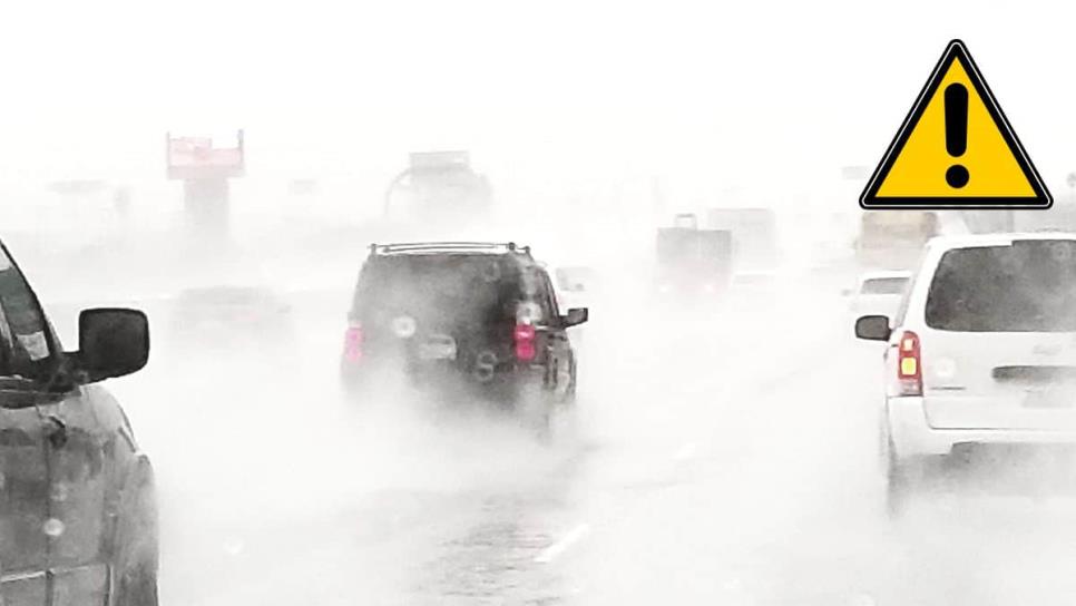 ¿Conducir bajo la lluvia en carretera? Aquí te decimos qué hacer