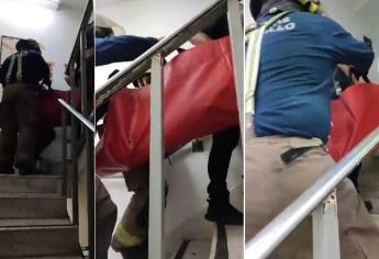 Por fallas de elevador suben a paciente por escaleras en el ISSSTE