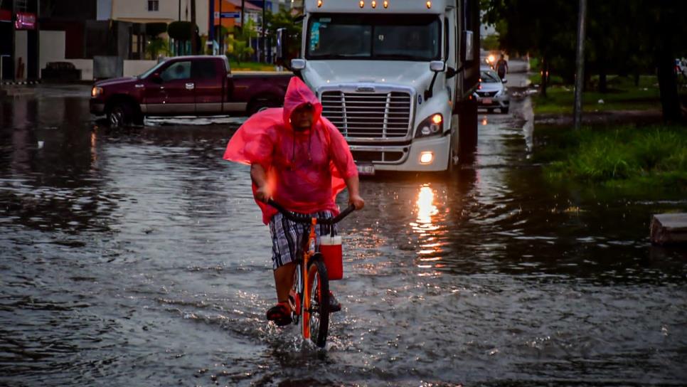 Se cae el techo de una casa en Mazatlán por las fuertes lluvias