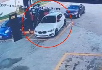 Conductor de BMW se niega a pagar 150 pesos de gasolina y al huir choca | VIDEO