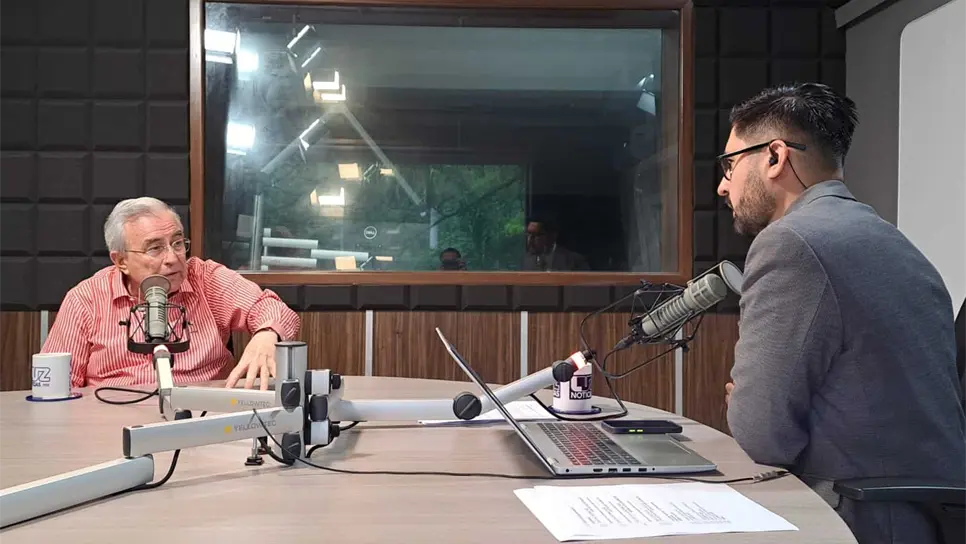 El Gobernador de Sinaloa en el auditorio de Luz Noticias. FOTO: Eduardo Bórquez