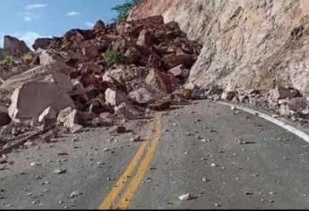 En dos días queda liberada la carretera Badiraguato - Parral tras derrumbe de un cerro