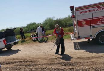 Encuentran a un hombre en descomposición flotando en el canal Lateral 18, en Ahome