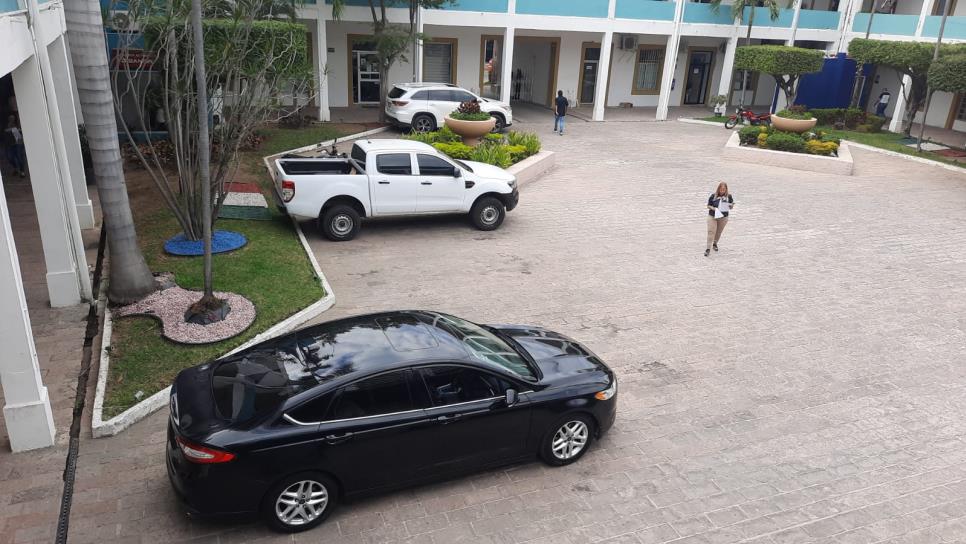 «Mano dura» en Mazatlán contra polarizados oscuros en autos oficiales