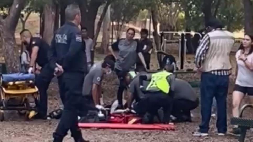 Mujer se infarta mientras corría en el Parque Sinaloa; paramédicos de Summa logran salvarla