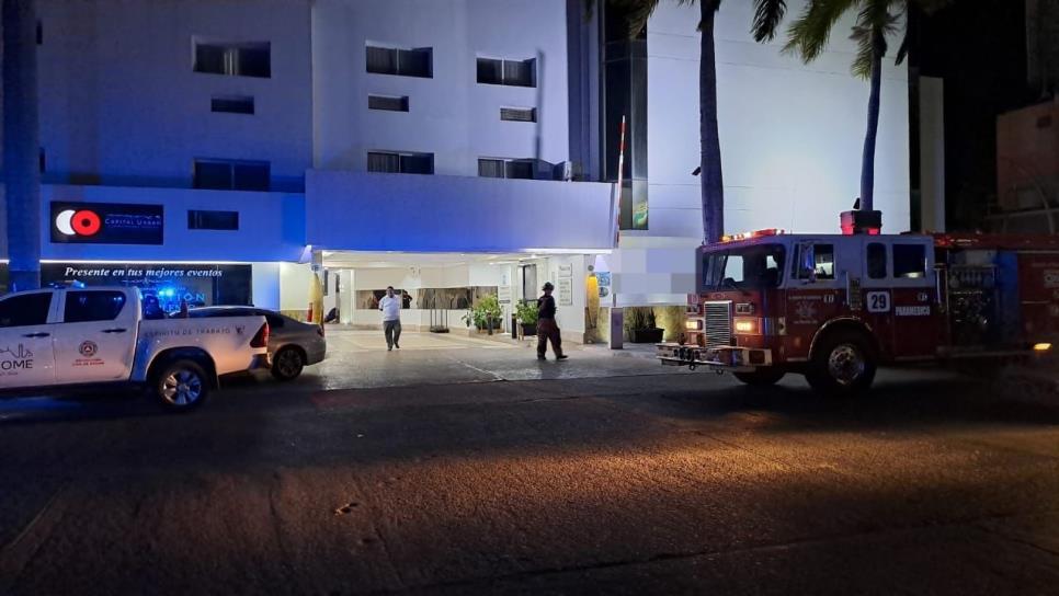 Turistas quedan atrapados en el elevador de un hotel de Los Mochis