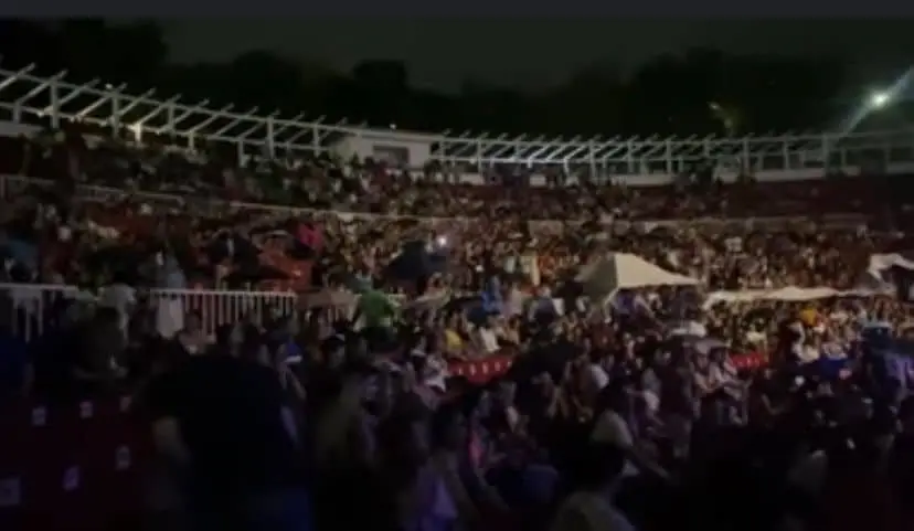 El recinto ya tenía a cientos de personas listas. FOTO: Luz Noticias