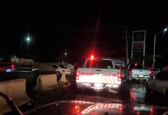 Una familia es arrastrada por la fuerte lluvia en Culiacán