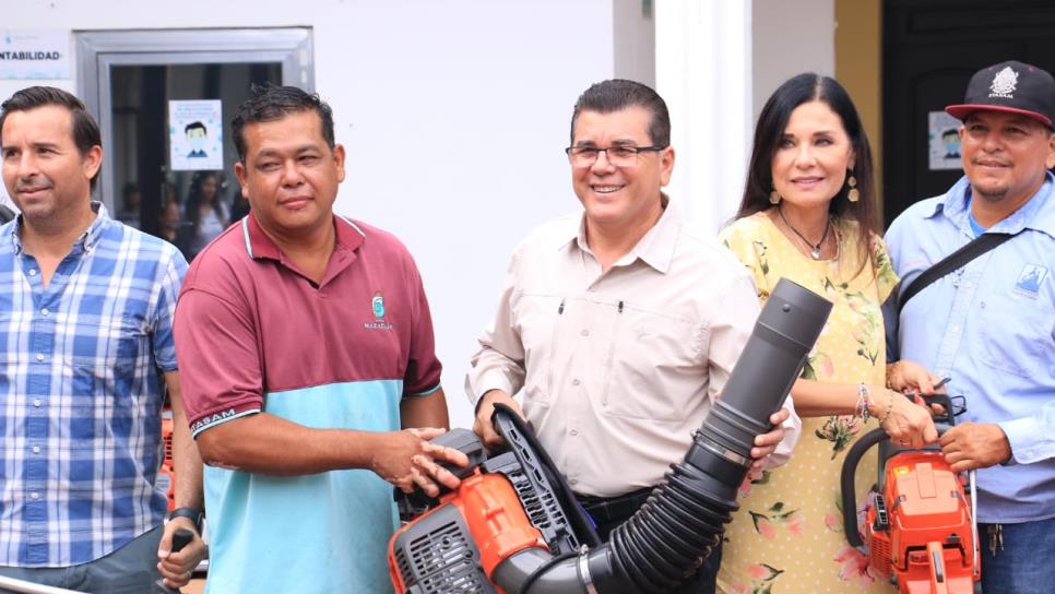 Personal de parques y jardines de Mazatlán reciben nuevo equipo