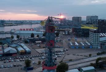 Esta enorme grúa es un hotel y tiene una vista hermosa