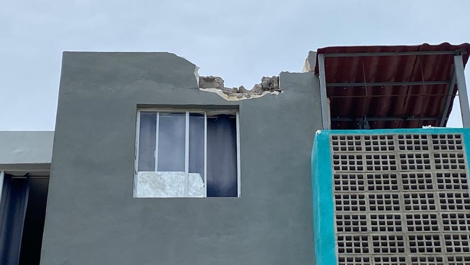 Rayo cae en la fachada de una casa en Mazatlán