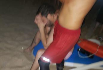 Elementos de la Policía Acuática ponen a salvo a bañista que en estado etílico se introdujo al mar