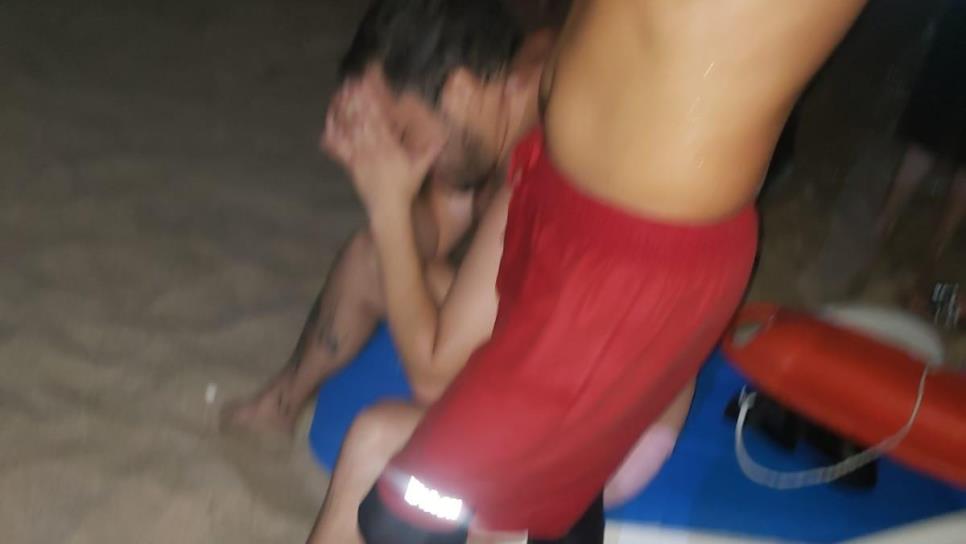 Elementos de la Policía Acuática ponen a salvo a bañista que en estado etílico se introdujo al mar Elementos de la Policía Acuática ponen a salvo a bañista que en estado etílico se introdujo al mar