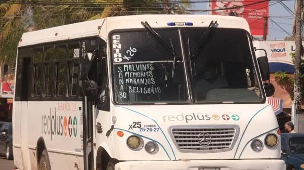 Comenzó el retiro de polarizado a camiones en Ahome. FOTO: Luz Noticias