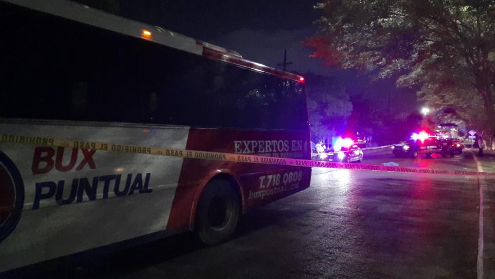 Muere atropellado por un camión de personal mientras caminaba en Culiacán