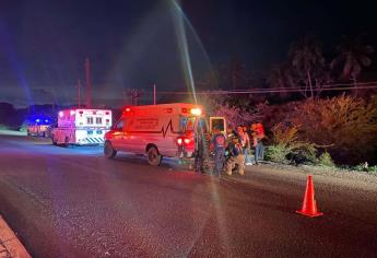 Vuelcan dos autos tras chocar en El Pozole, Mazatlán 