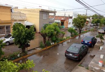 Lluvia mañanera despierta este martes a mazatlecos; causa encharcamientos en diferentes zonas 