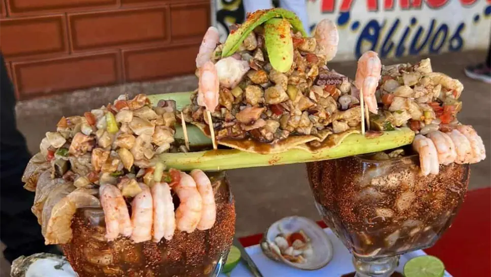En Navojoa, Mariscos Los Olivos, se las ingenia para presentar platillos muy atractivos al ojo del comensal. FOTO: Facebook