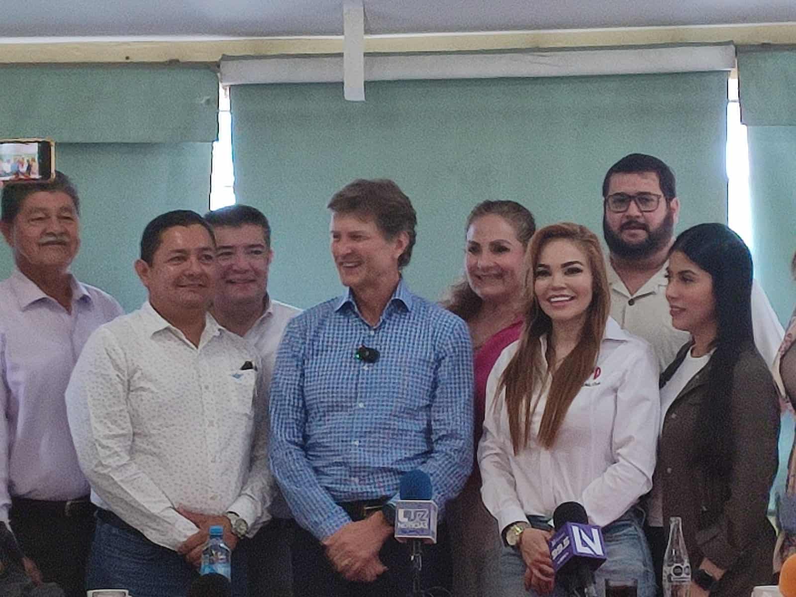 Enrique de la Madrid en su visita a Mazatlán.
