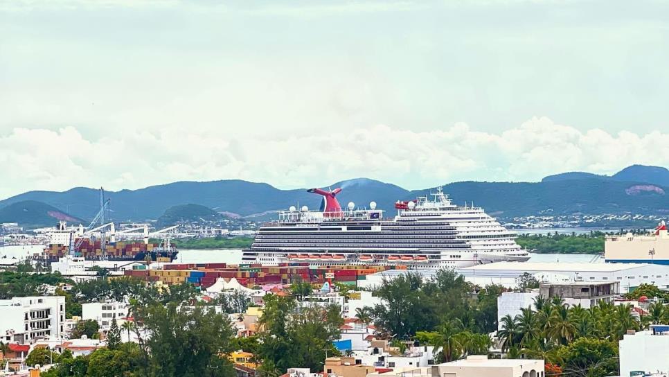 Llegan a Mazatlán 5 mil turistas en el crucero Carnival Panorama