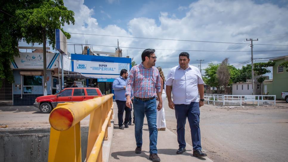 Alcalde de Culiacán instruye construcción de barandal en el canal del fraccionamiento Chulavista