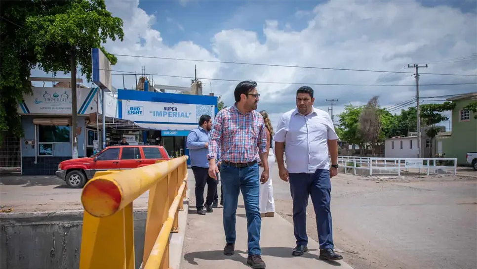 El alcalde de Culiacán supervisa obras para mejorar las calles de la ciudad. FOTO: Cortesía