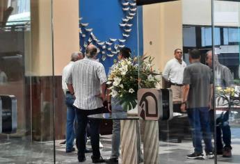 AMLO se reúne con Rocha Moya en Mazatlán, previo a continuar su gira por el país