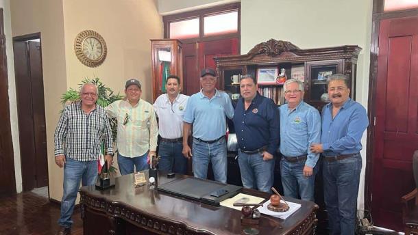 Alcalde de El Fuerte se reúne con dirigentes de módulos de riego y Red Mayor