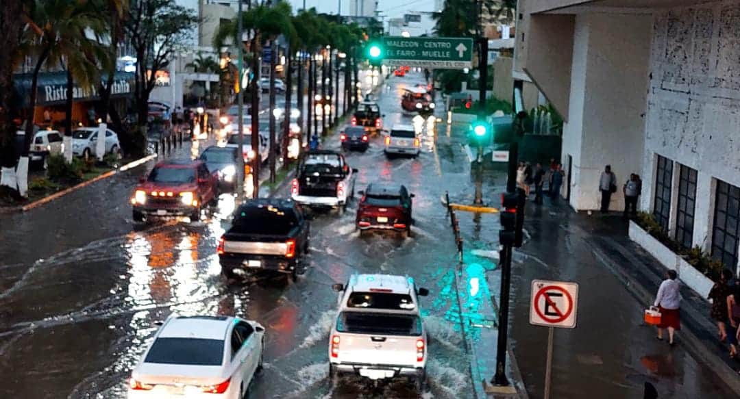 La Zona Dorada de Mazatlán suele inundarse muy rápido. FOTO: Luz Noticias