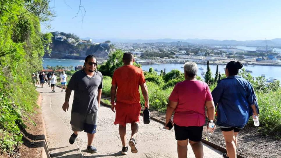 Por altas temperaturas, hasta cinco personas se desmayan por día en El Faro Mazatlán