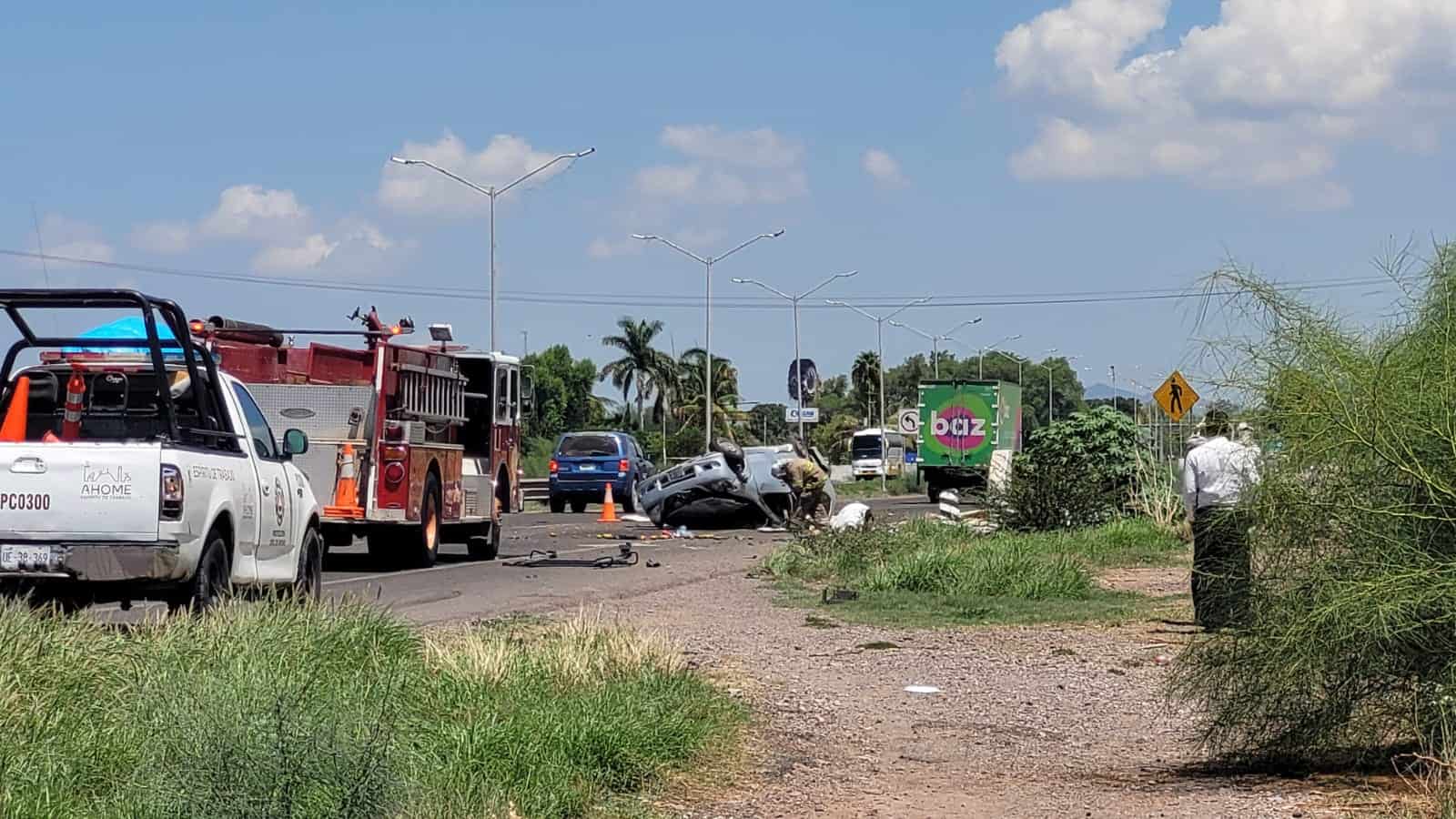 Tres muertos en volcadura provocada por ataque de abejas en Flor Azul, Ahome