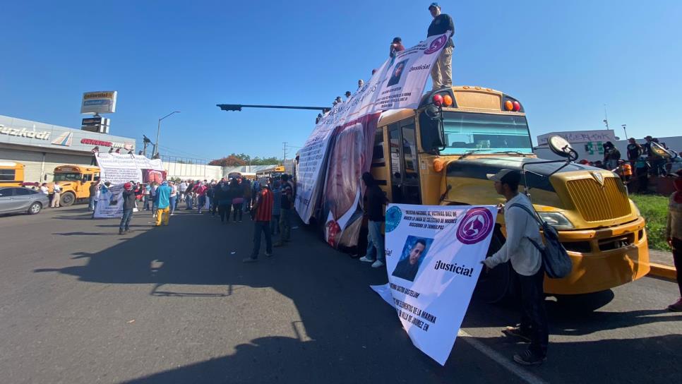 Bloquean calles en Culiacán; acusan a marinos de «levantar» a jóvenes en Villa Juárez