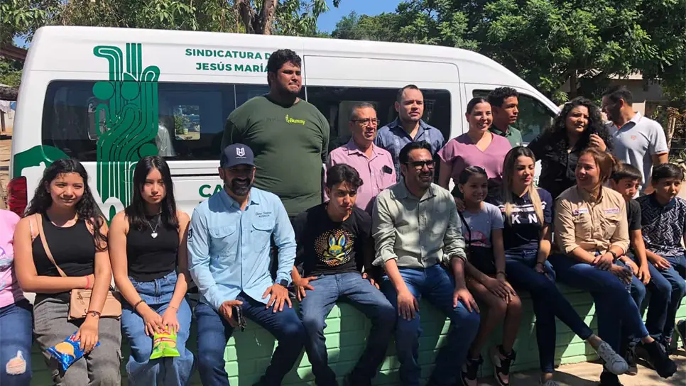 El alcalde de Culiacán apoya a los jóvenes estudiantes de Jesús María. FOTO: Luz Noticias
