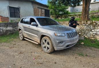 Aseguran camioneta abandonada en Sinaloa municipio, había dos armas de fuego, cartuchos y cargadores