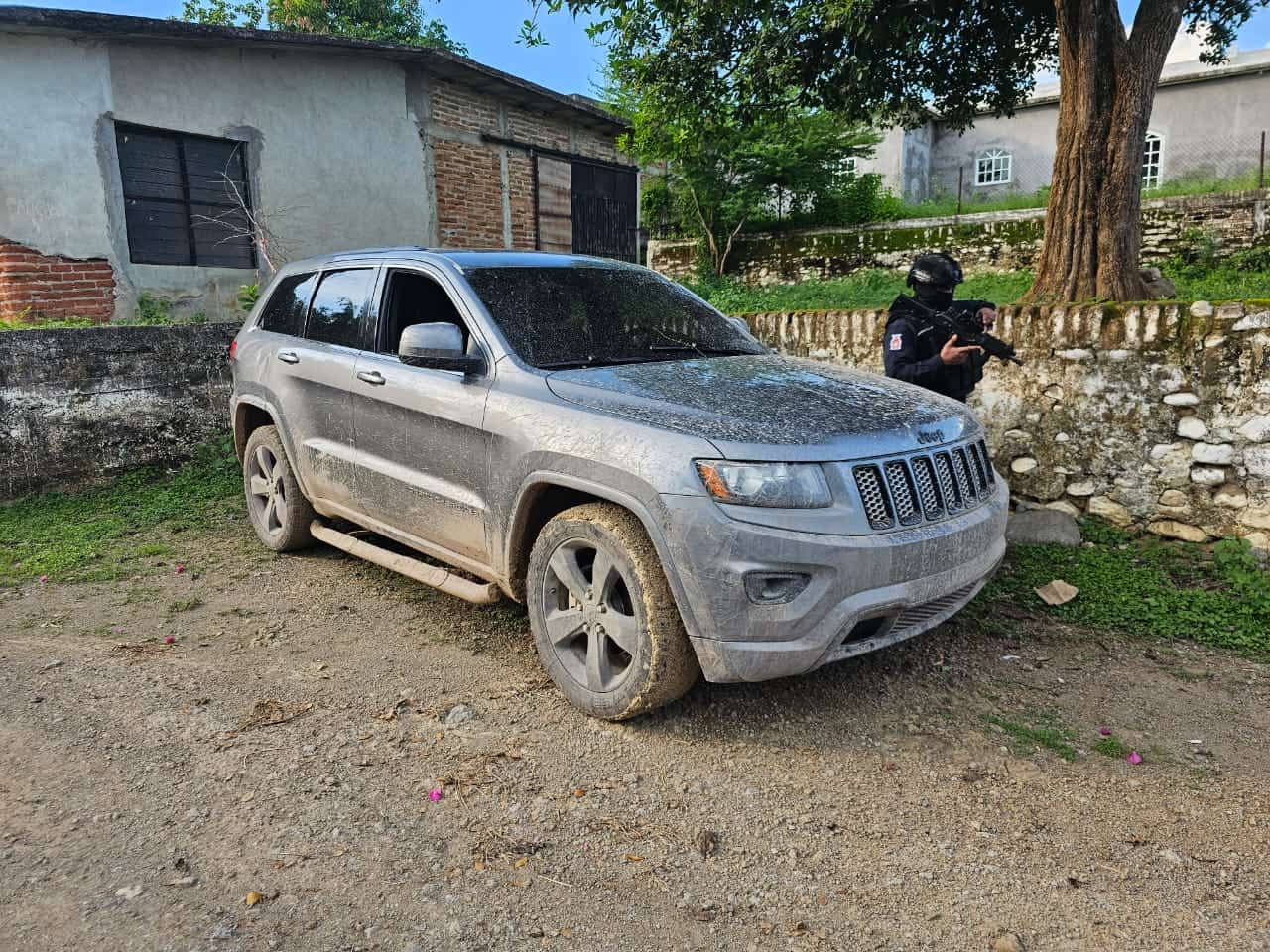 Las autoridades localizaron la unidad en aparente estado de abandono. FOTO: Cortesía