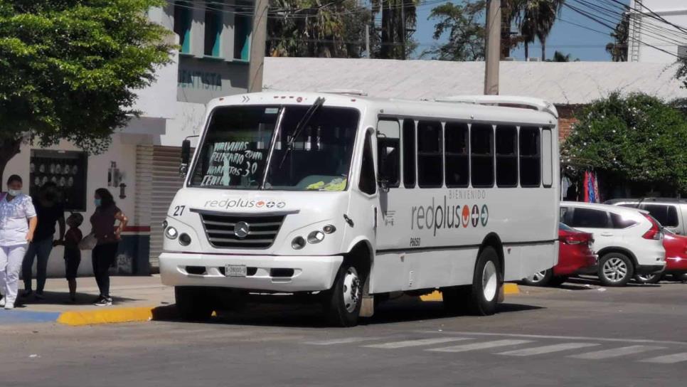 Denuncian que trabajadores llegan tarde por fallas en transporte público en Los Mochis