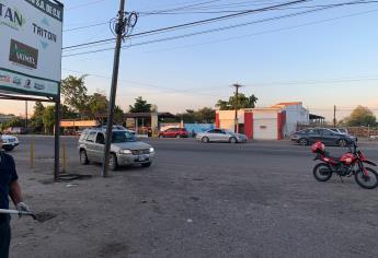Le explota neumático a un llantero en Culiacán
