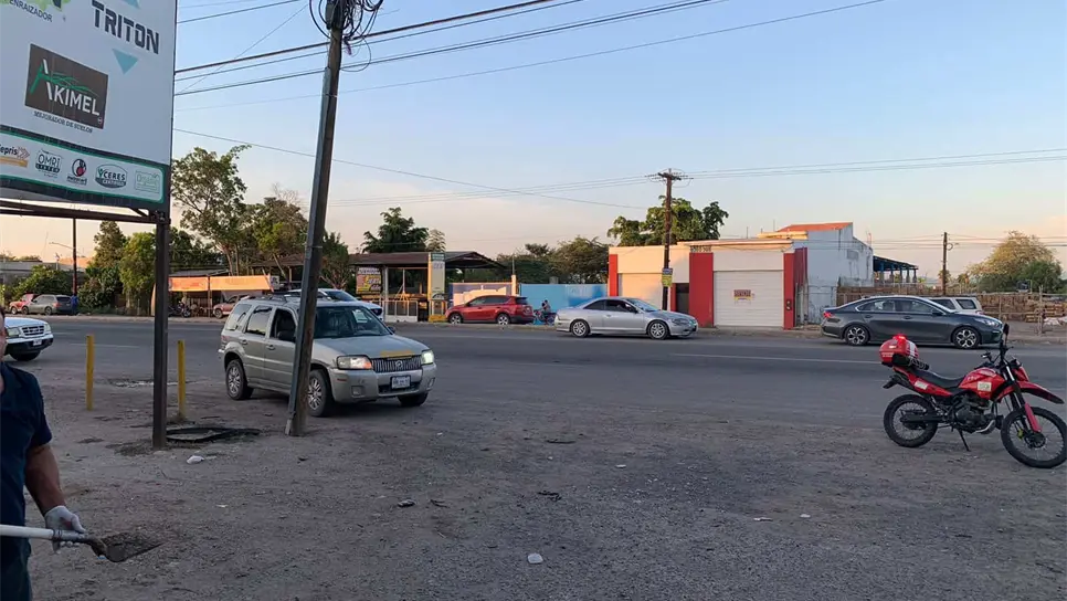 Le explota neumático a un llantero en Culiacán