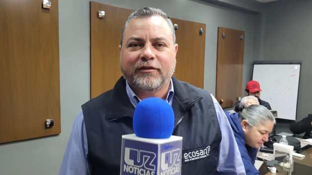 Manrique Nielsen Castro atendiendo a Luz Noticias. FOTO: Luz Noticias