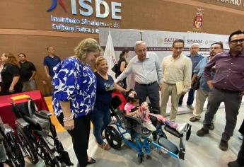 Gobierno de Sinaloa y Beneficencia Pública entregan sillas de ruedas y actualizan el software del implantes coqueares 