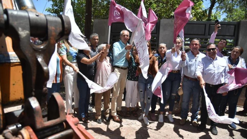 Tras 52 años de gestión, por fin pavimentan el callejón 2 de Abril en Los Mochis