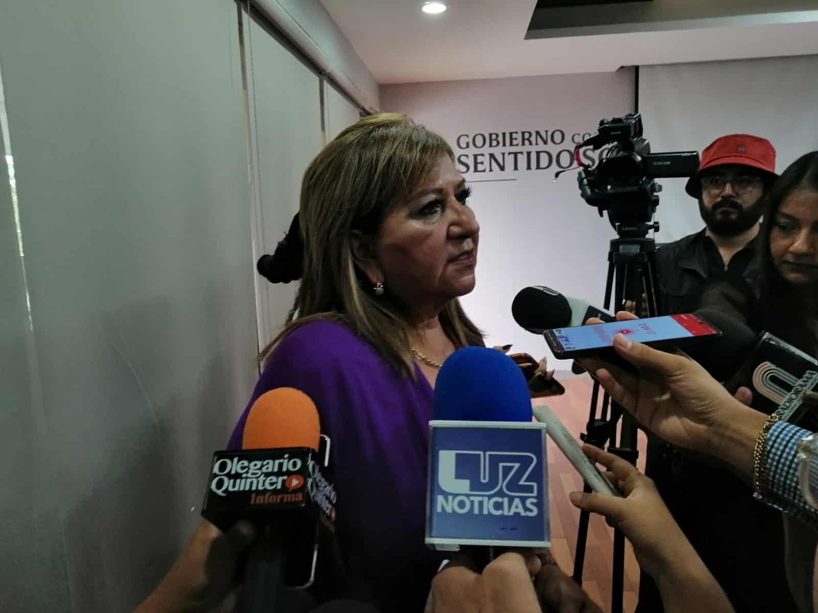 María Teresa Guerra Ochoa atendiendo a los medios de comunicación. FOTO: Luz Noticias