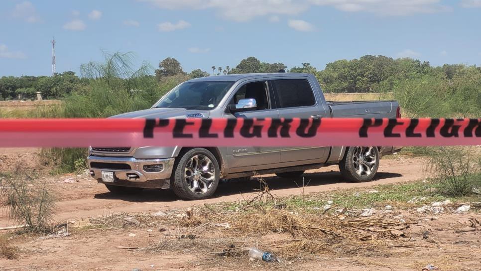 Hallan asesinado a hombre en camioneta, atrás de Las Canteras en Los Mochis
