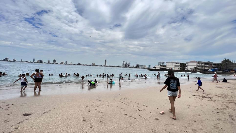 Este azul no es de Cancún, es Playa Pinos en Mazatlán