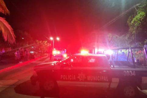 Sujetos armados chocan contra automóvil en Culiacán, se bajan y les roban el vehículo para huir