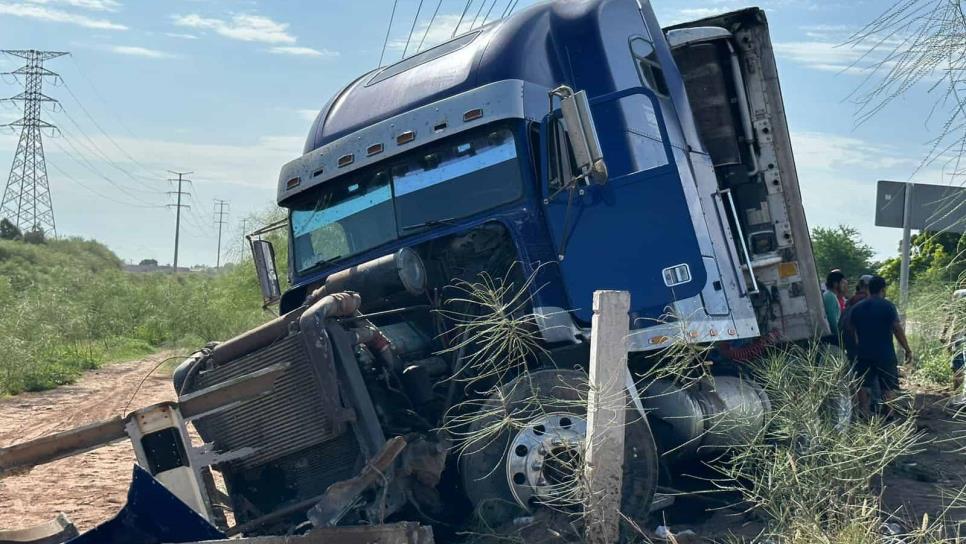 Trailero se queda dormido y vuelca antes de llegar a Los Mochis 