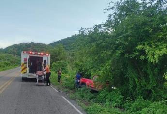 Impacto entre motocicleta y camioneta deja un lesionado en El Rosario 