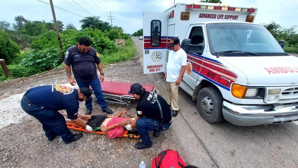 Localizan a adulto mayor golpeado y tirado por la carretera en Villa Unión